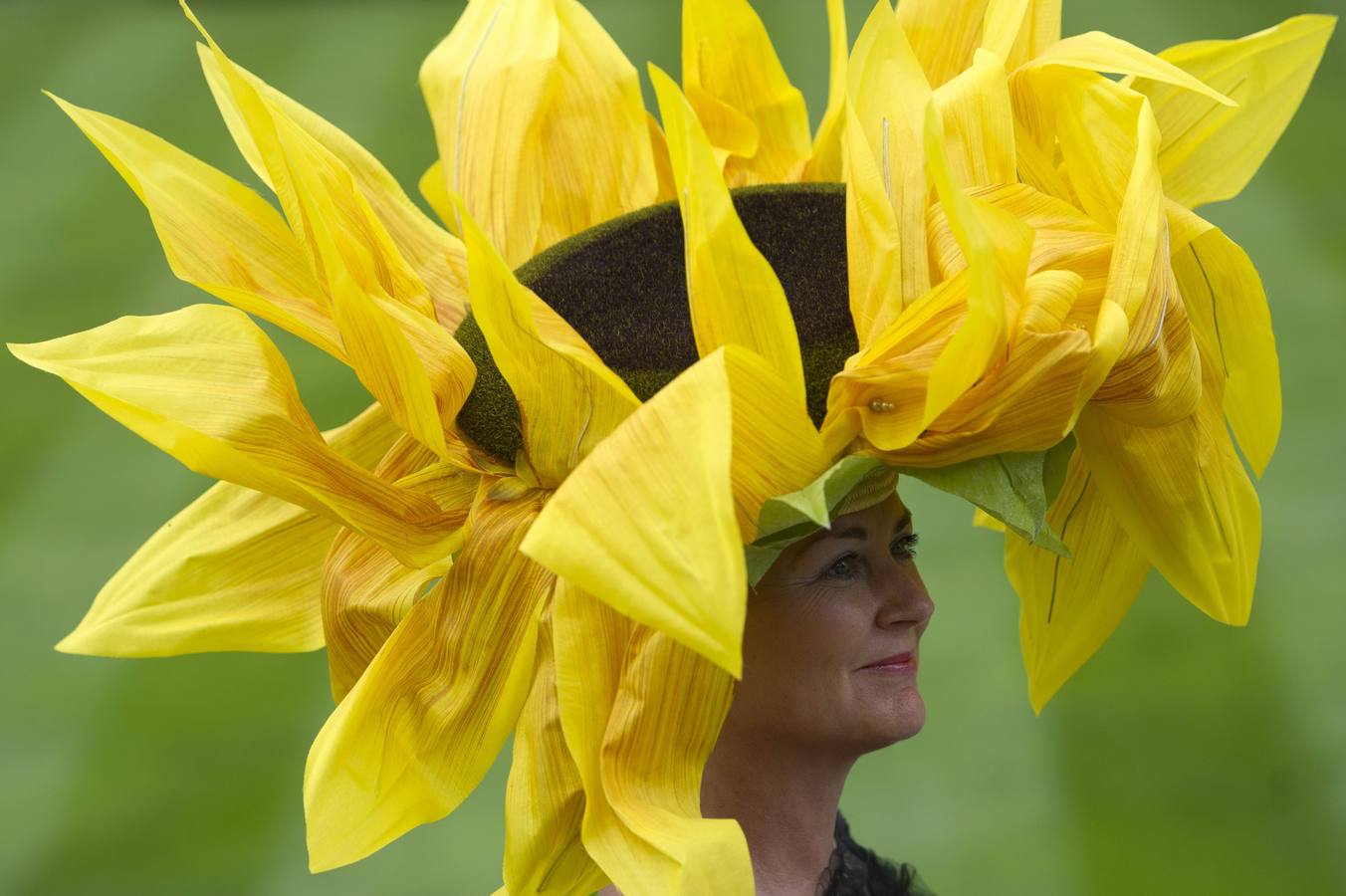 La locura de los sombreros en el Día de las Damas