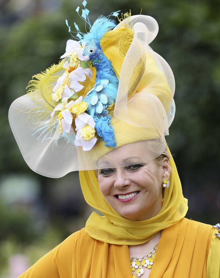 La locura de los sombreros en el Día de las Damas