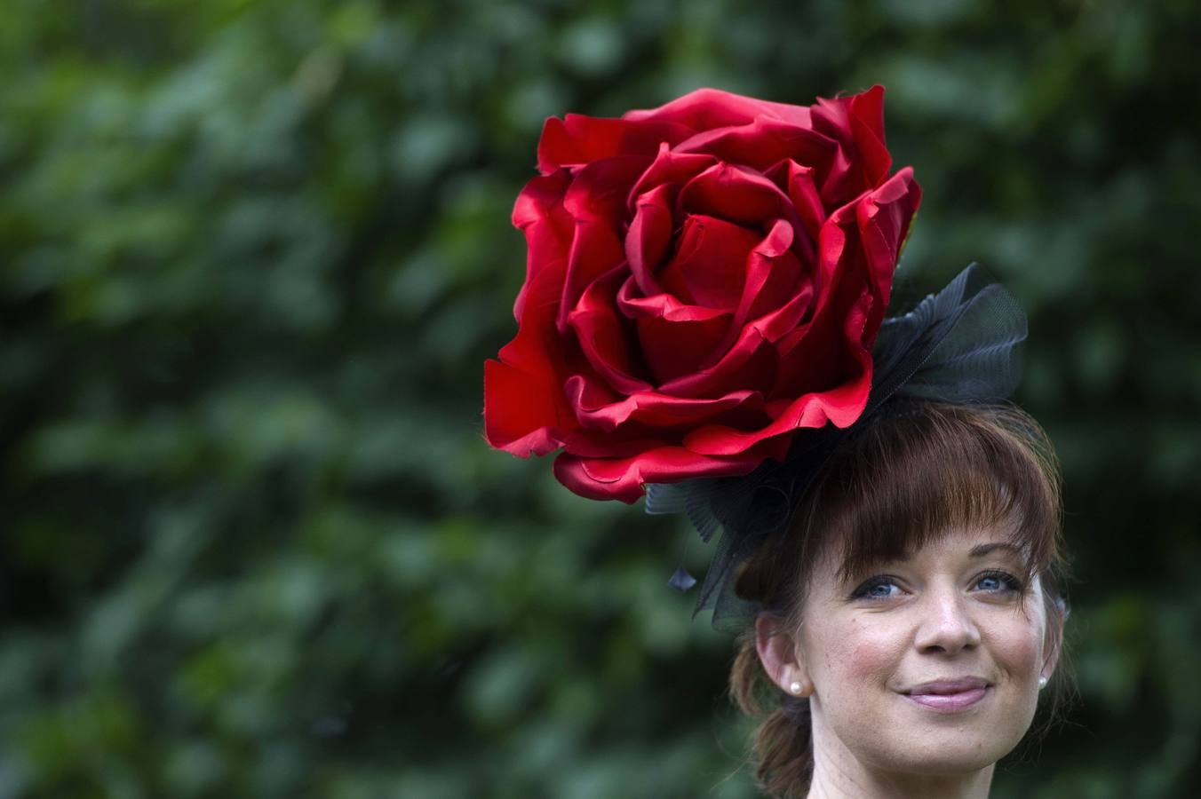 La locura de los sombreros en el Día de las Damas