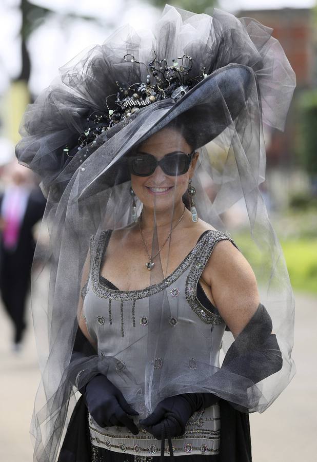 La locura de los sombreros en el Día de las Damas