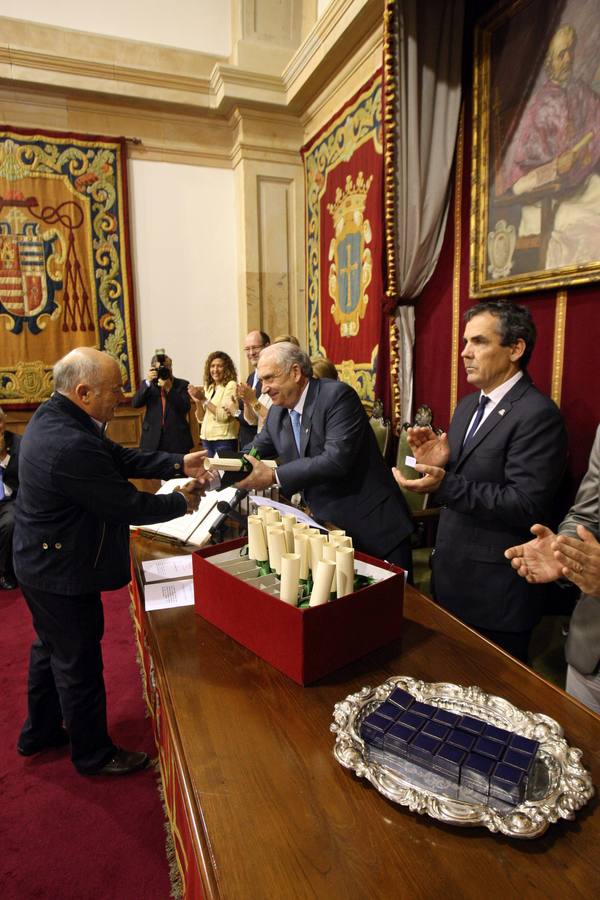 Toma de posesión de los nuevos cargos y entrega de las medallas de oro y plata de la Universidad