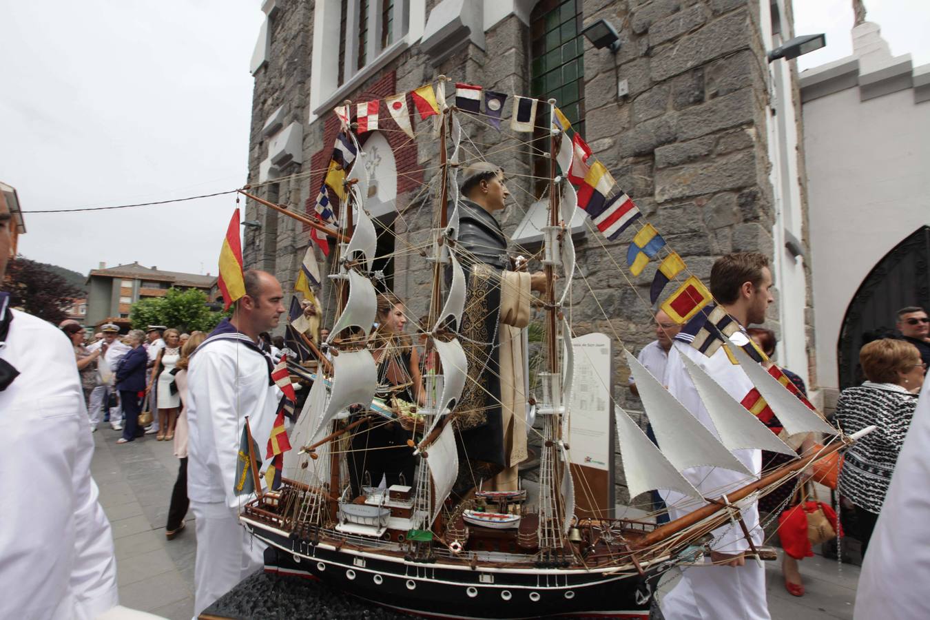 Procesión marinera en San Juan de la Arena