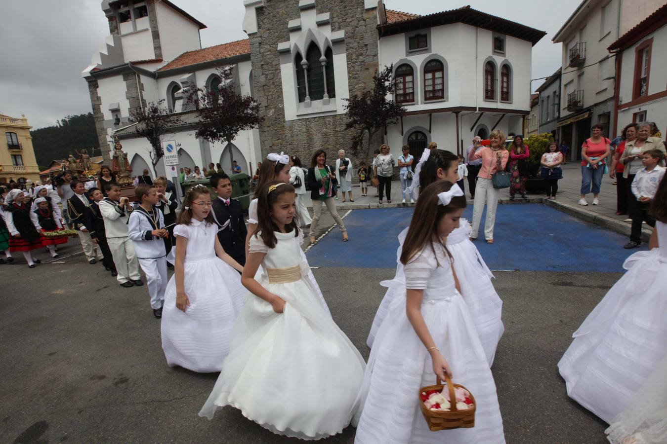 Procesión marinera en San Juan de la Arena