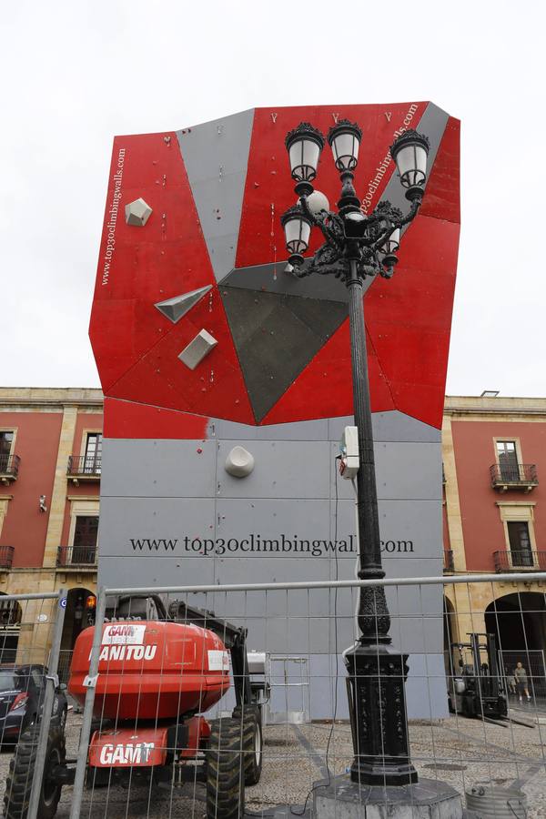 Un rocódromo en la plaza Mayor de Gijón