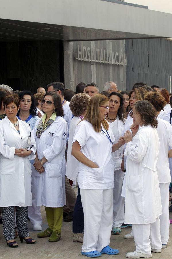 Protesta del personal médico ante el HUCA