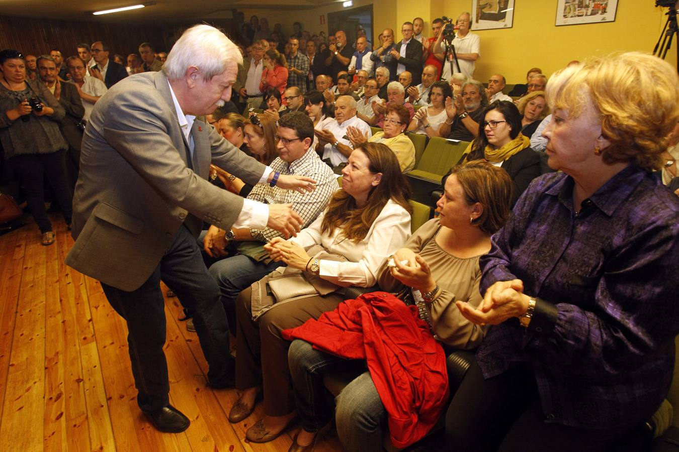 Multitudinaria despedida a Manuel Fernández &#039;Lito&#039;