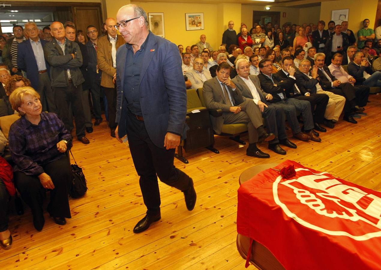 Multitudinaria despedida a Manuel Fernández &#039;Lito&#039;
