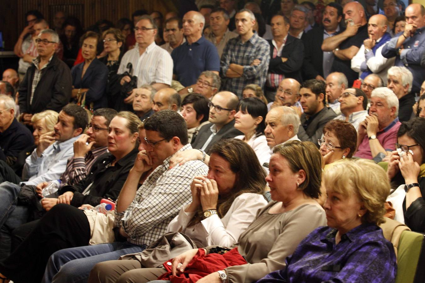 Multitudinaria despedida a Manuel Fernández &#039;Lito&#039;