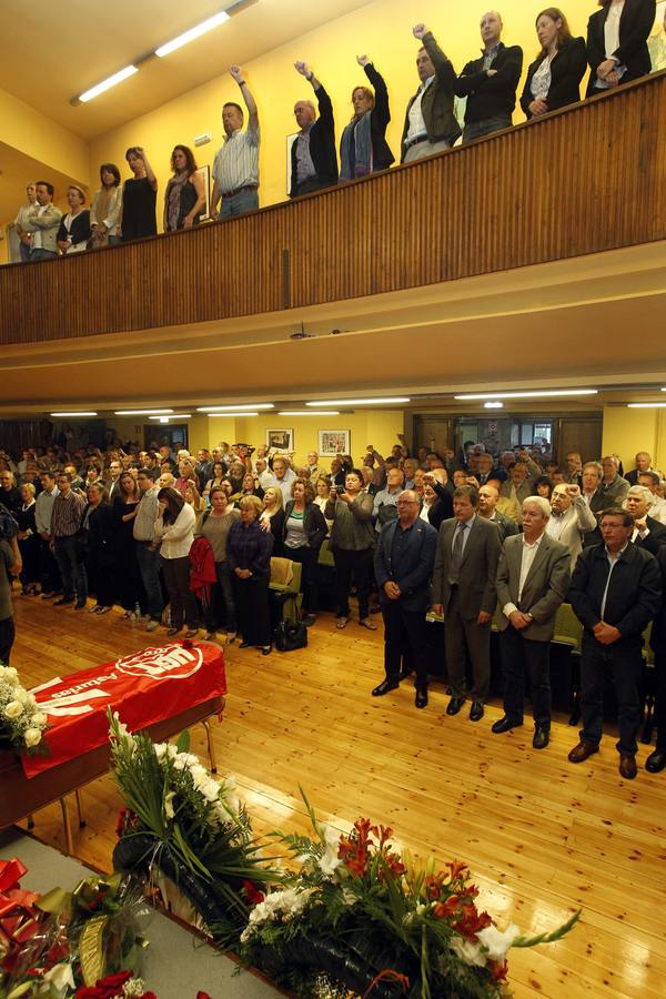 Multitudinaria despedida a Manuel Fernández &#039;Lito&#039;