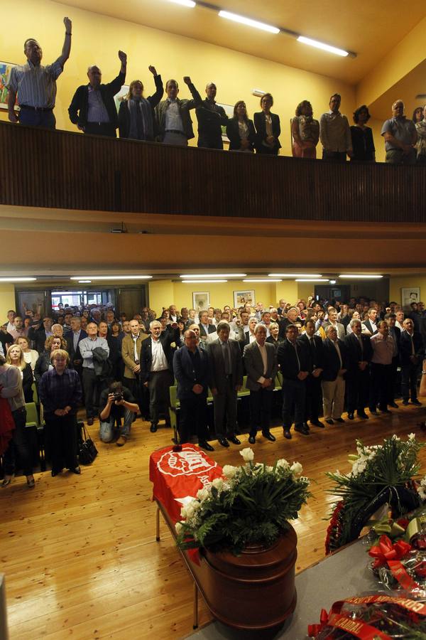 Multitudinaria despedida a Manuel Fernández &#039;Lito&#039;