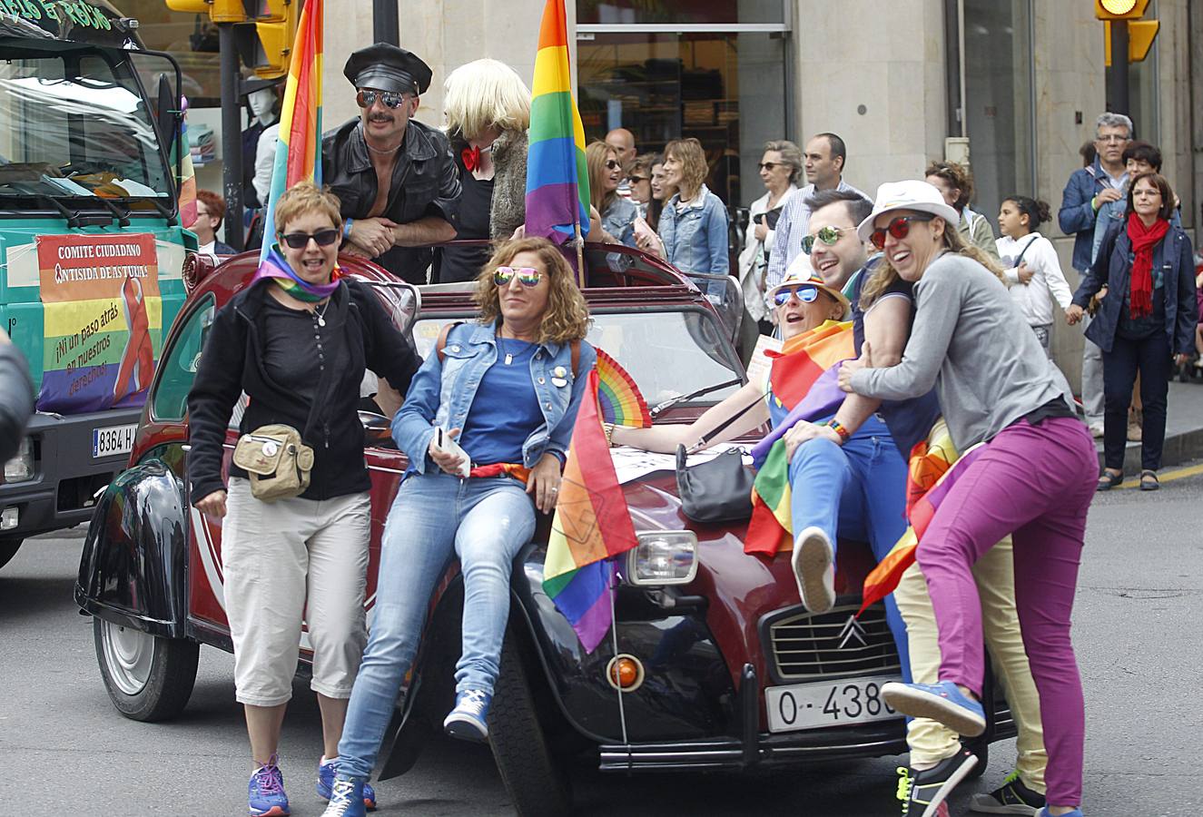 &#039;Orgullín&#039; gay por las calles de Gijón