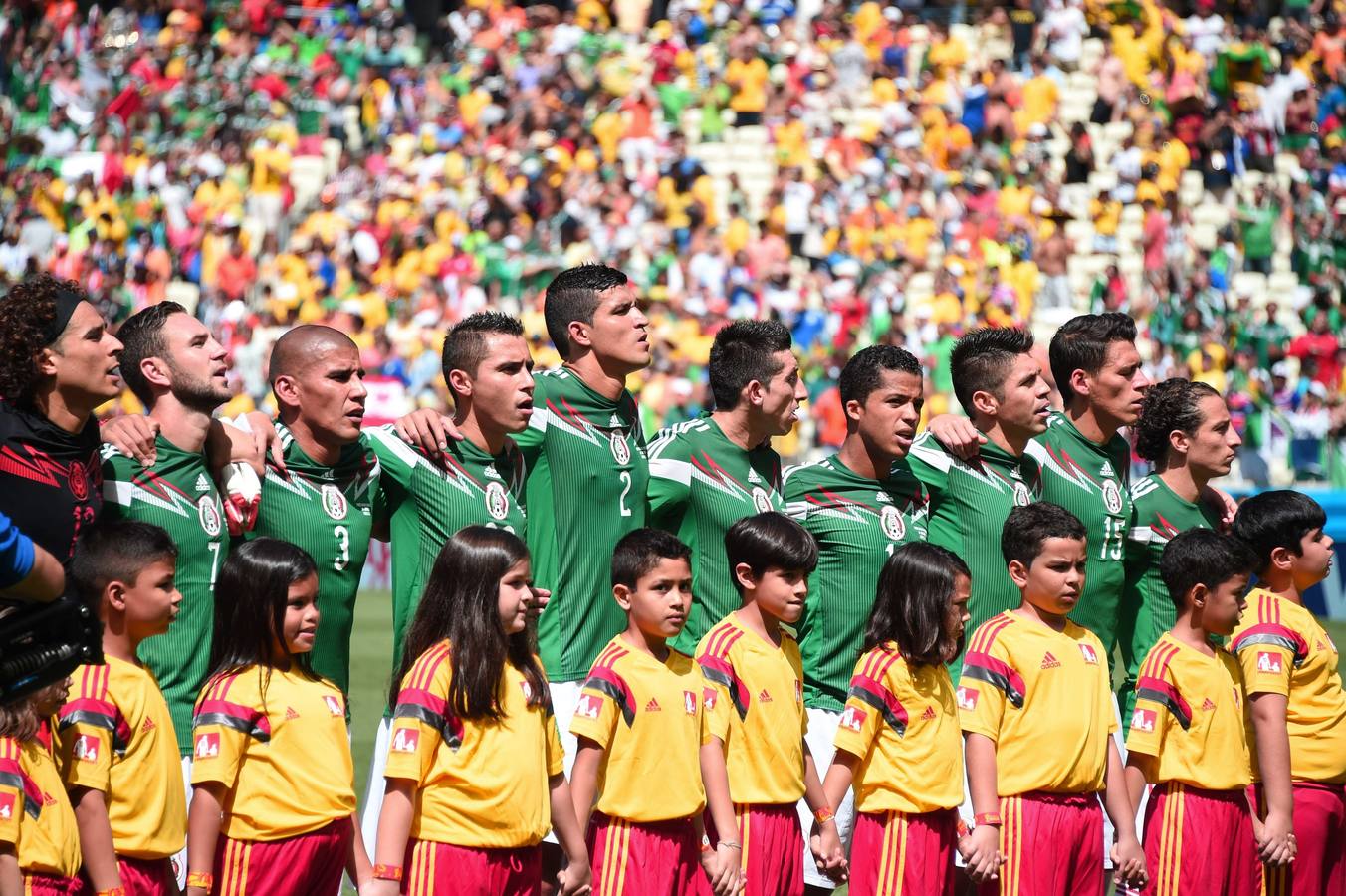 México canta el himno nacional.