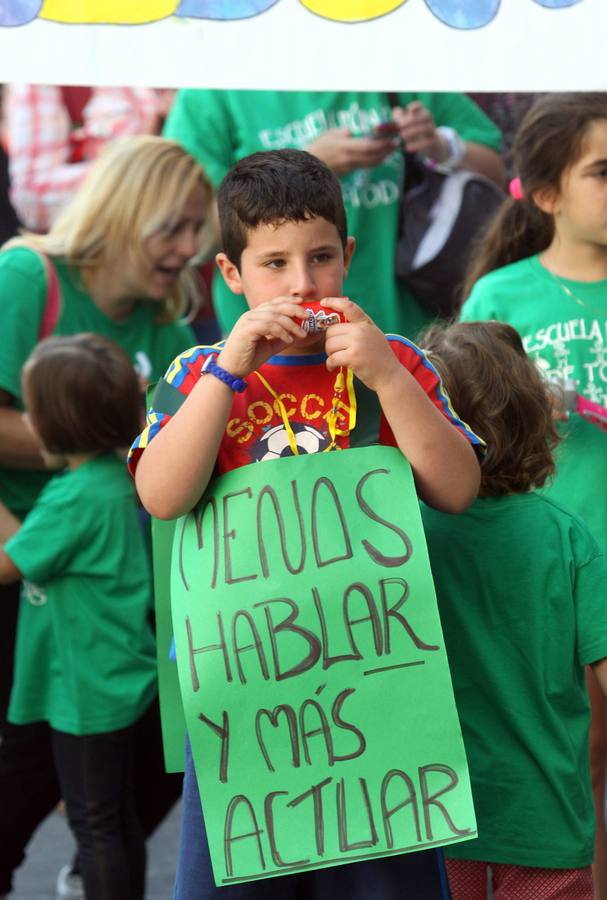 La comunidad educativa de El Bosquín lleva su protesta a Oviedo