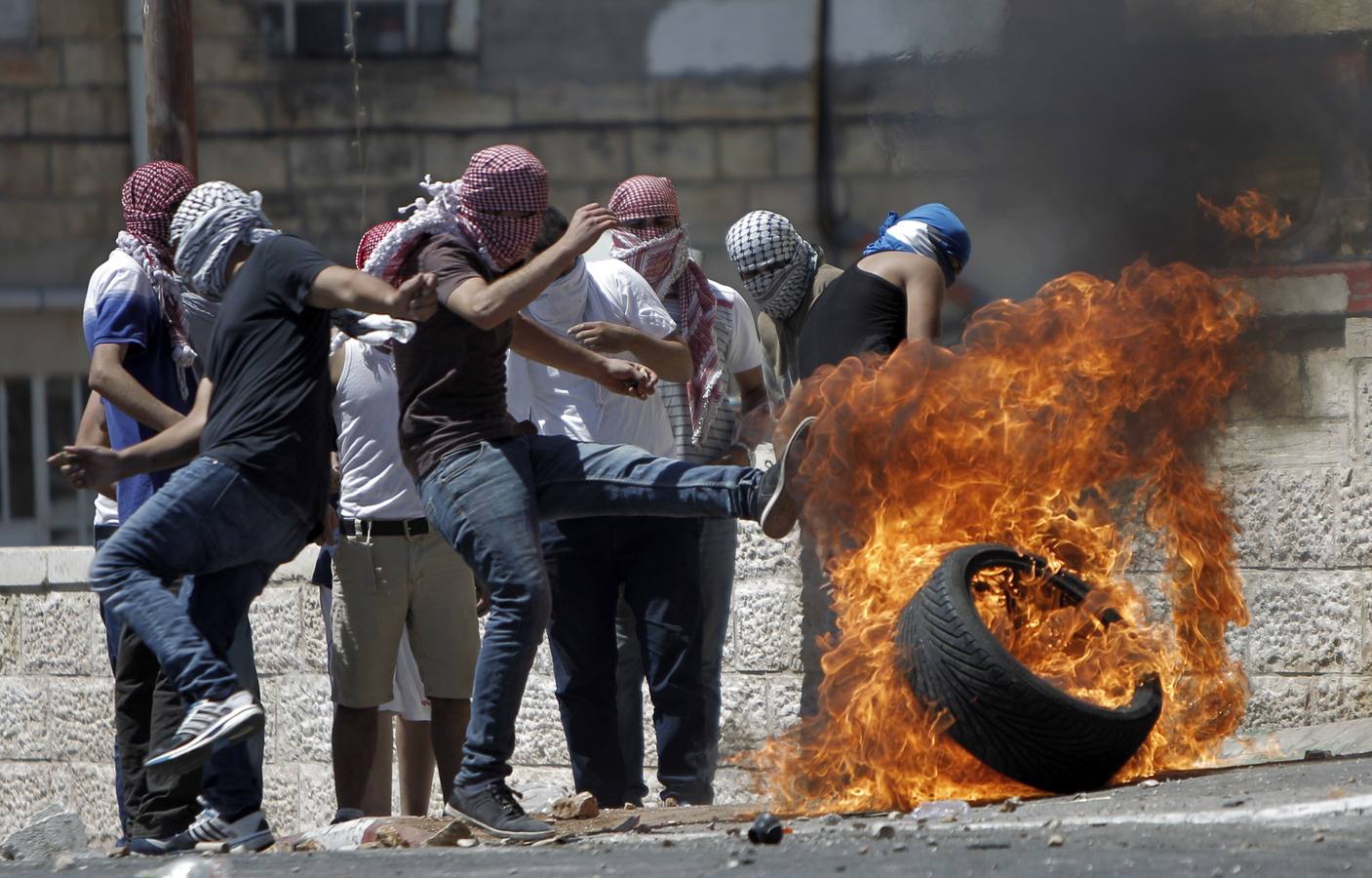 Batalla callejera entre israelíes y palestinos