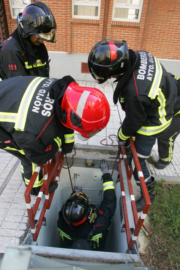 Simulacro de los bomberos en Gijón