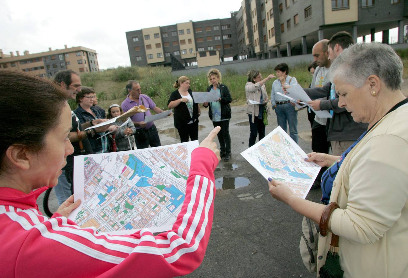 Vecinos de Gijón, en pie de guerra contra los solares abandonados