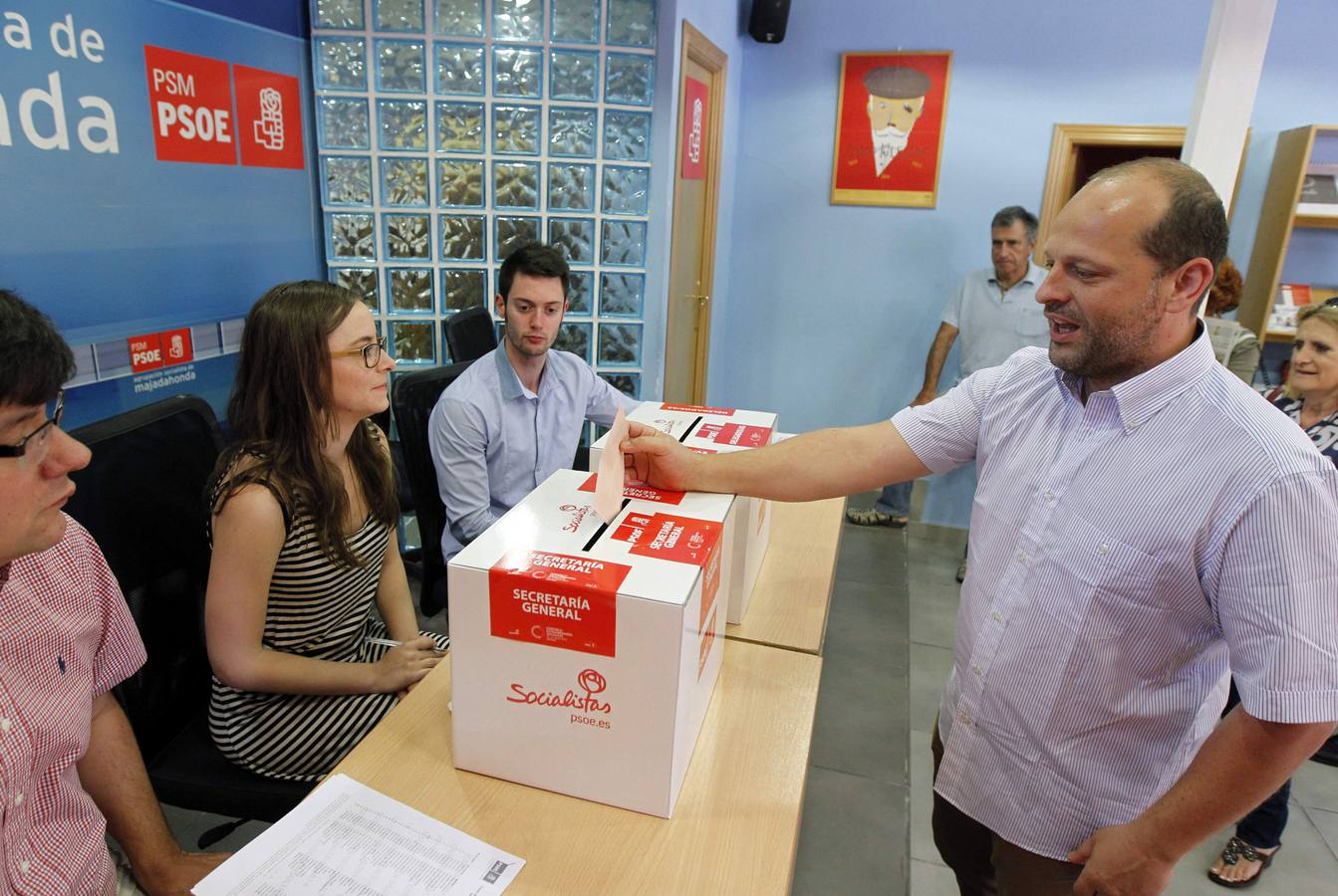 La jornada, con normalidad. Las sedesde del PSOE están ejerciendo de 'colegios electorales'.