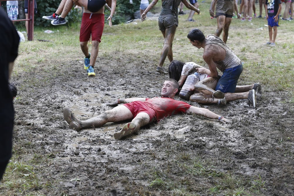La jira de Sotrondio acaba en el barro