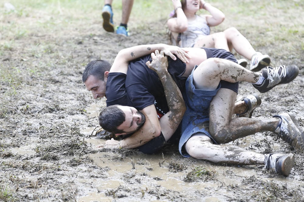 La jira de Sotrondio acaba en el barro