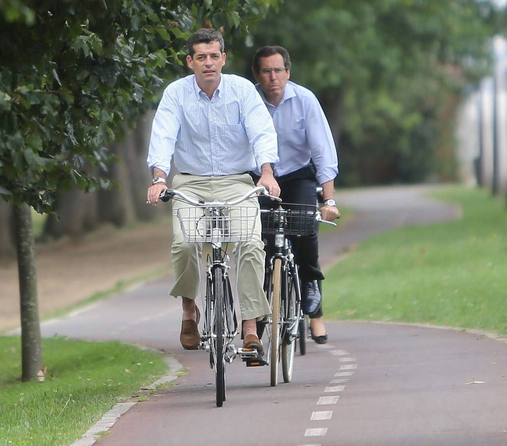 Carmen Moriyón, Rafael Felgueroso y Fernando Couto pedalean para inaugurar el carril bici