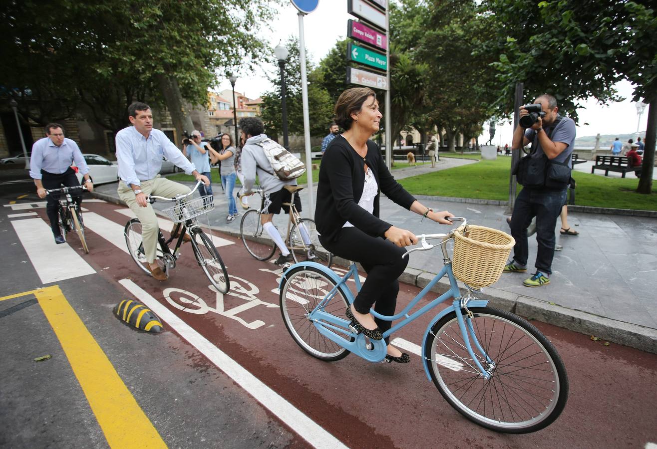 Carmen Moriyón, Rafael Felgueroso y Fernando Couto pedalean para inaugurar el carril bici