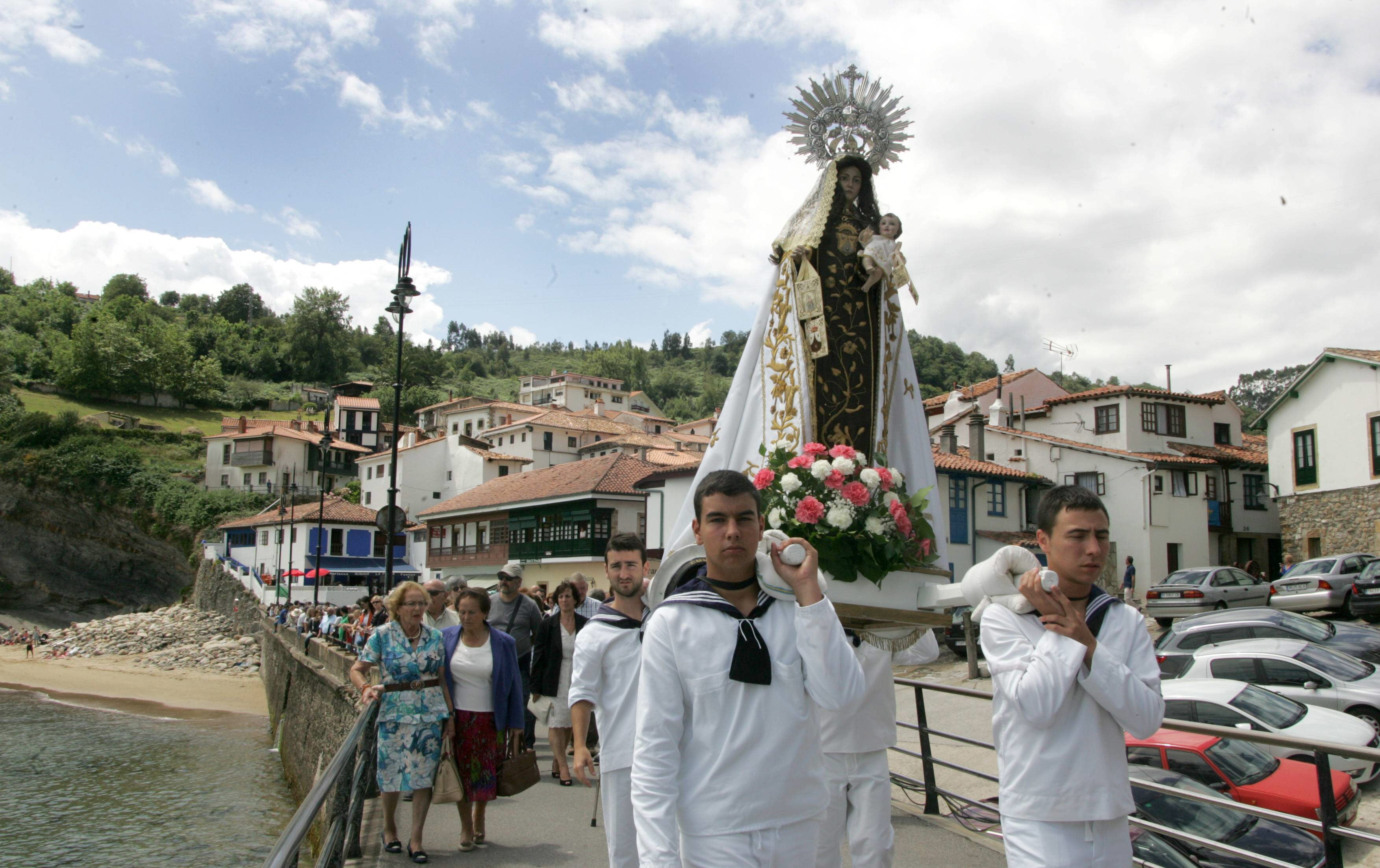 Tazones celebra las fiestas del Carmen