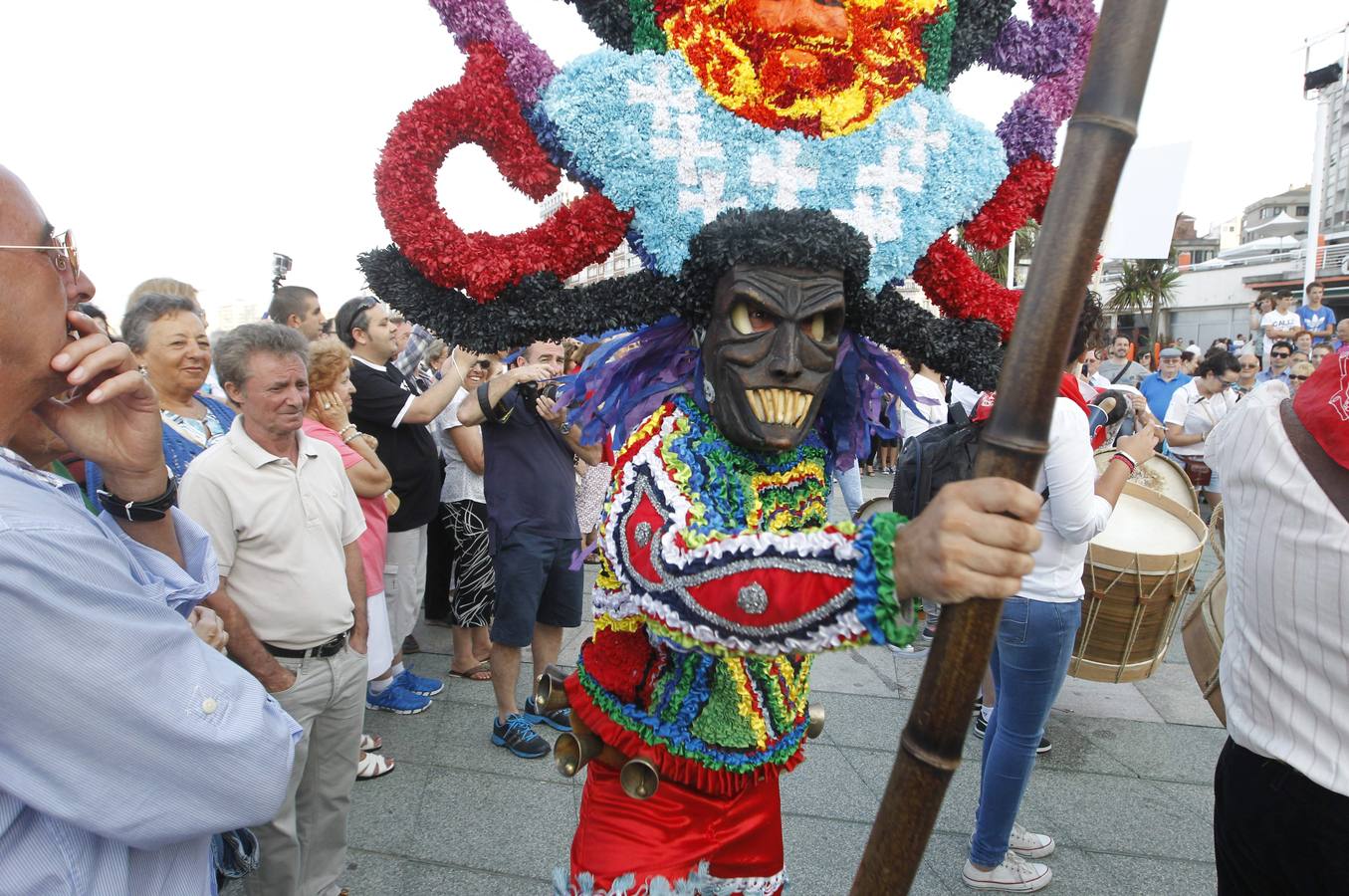 Mascarada ibérica por el Pseo del Muro