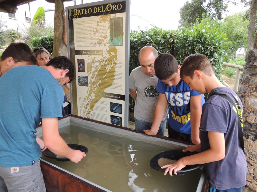 Navelgas inaugura el XIV Campeonato Nacional de Bateo de Oro