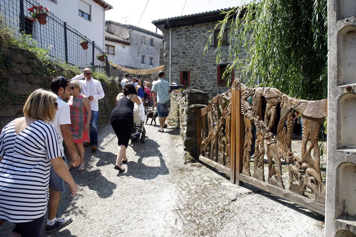 El mercado tradicional de Murias triunfa por su variedad