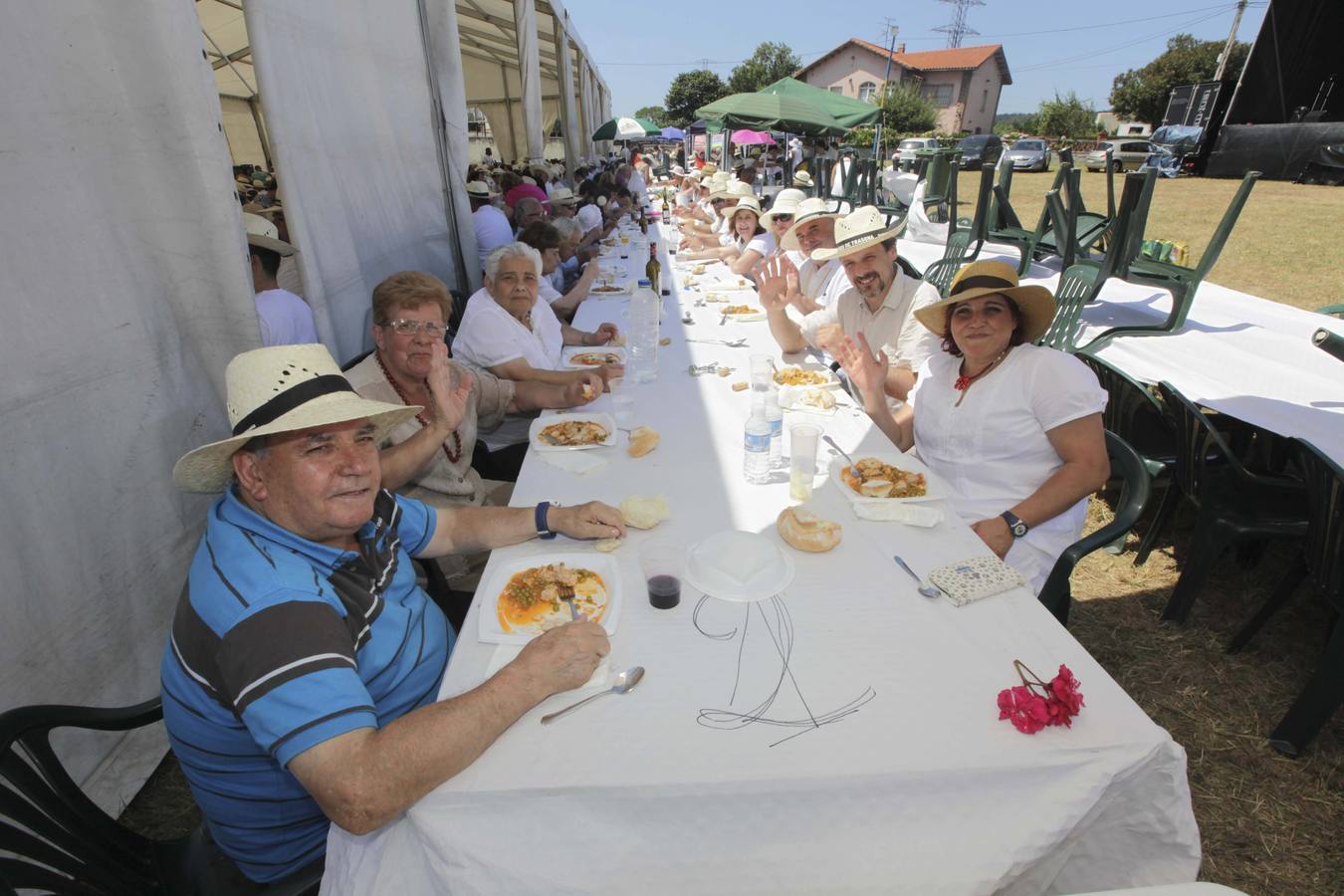 La fiesta del Indiano en Trasona se viste de Blanco