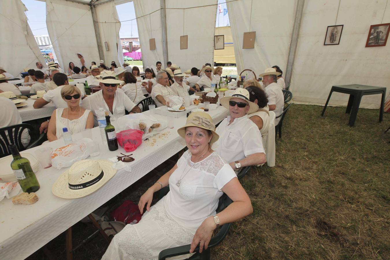 La fiesta del Indiano en Trasona se viste de Blanco