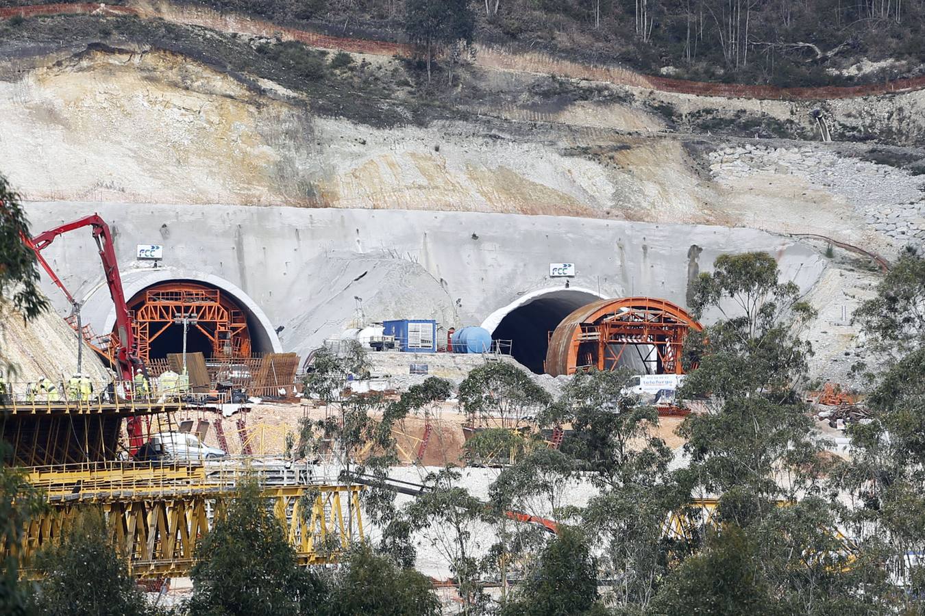 Así se construyó el tramo de la Autovía del Cantábrico, A-8, entre Pendueles y La Franca