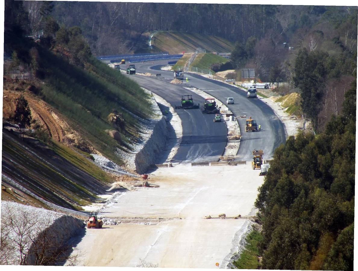 Así se construyó el tramo de la Autovía del Cantábrico, A-8, entre Pendueles y La Franca