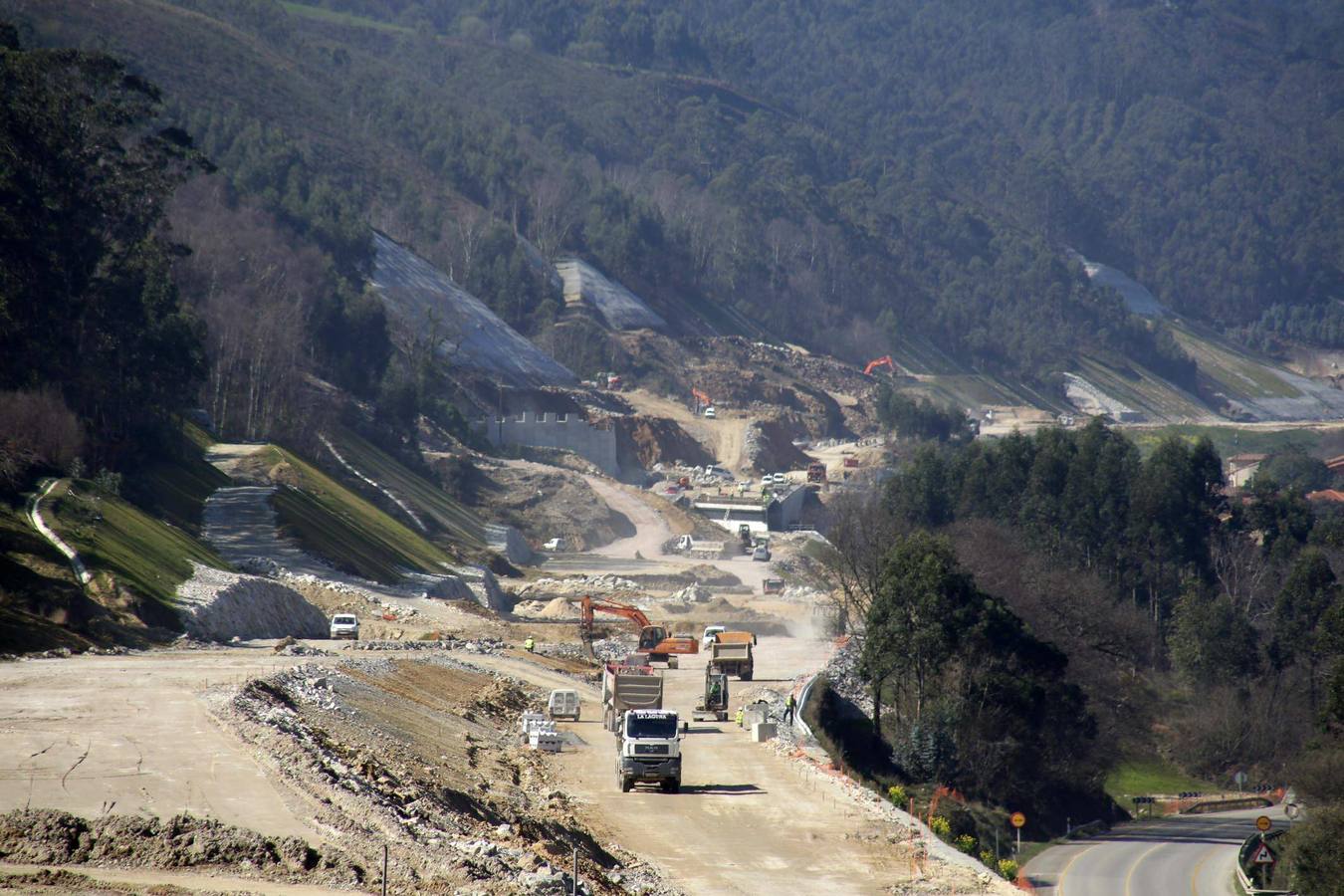 Así se construyó el tramo de la Autovía del Cantábrico, A-8, entre Pendueles y La Franca