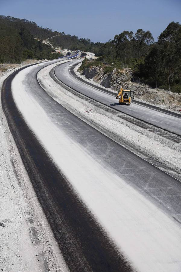 Así se construyó el tramo de la Autovía del Cantábrico, A-8, entre Pendueles y La Franca