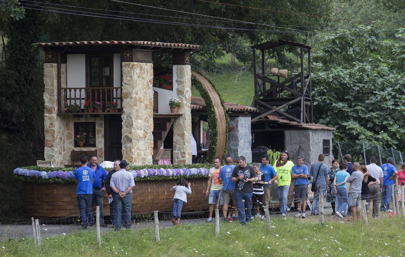 Multitudinario Concurso de Carrozas en Valdesoto