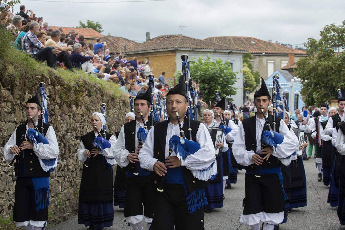 Multitudinario Concurso de Carrozas en Valdesoto