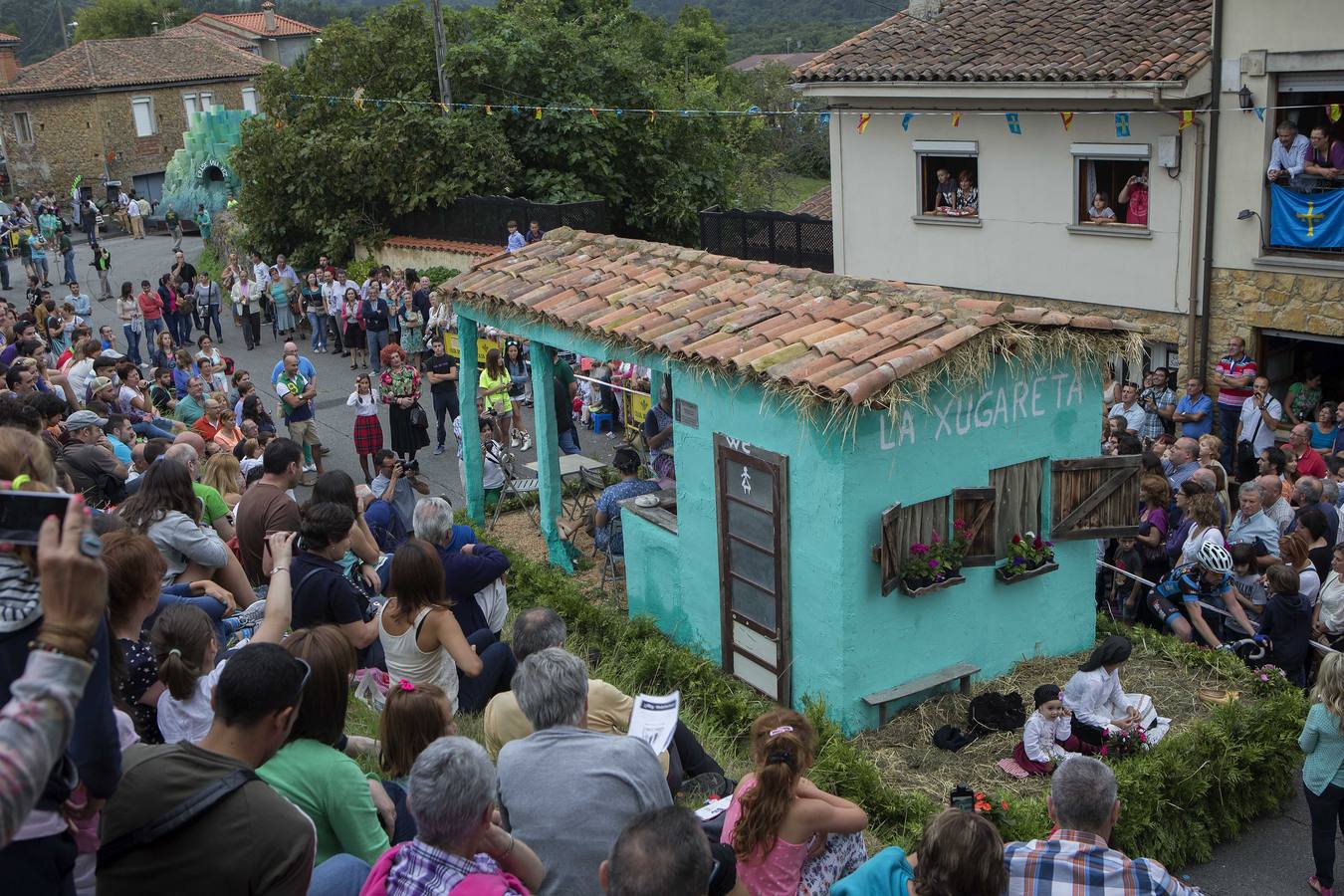 Multitudinario Concurso de Carrozas en Valdesoto