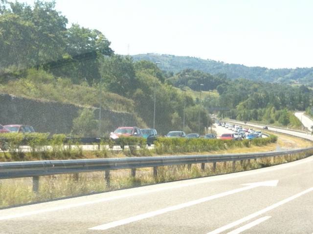 Colapso del tráfico en la Autovía del Cantábrico