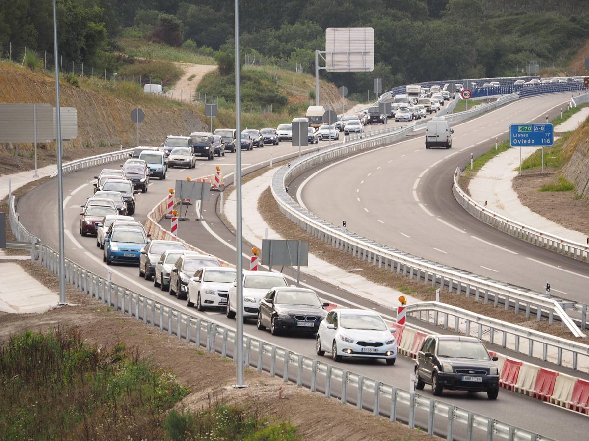 Colapso del tráfico en la Autovía del Cantábrico