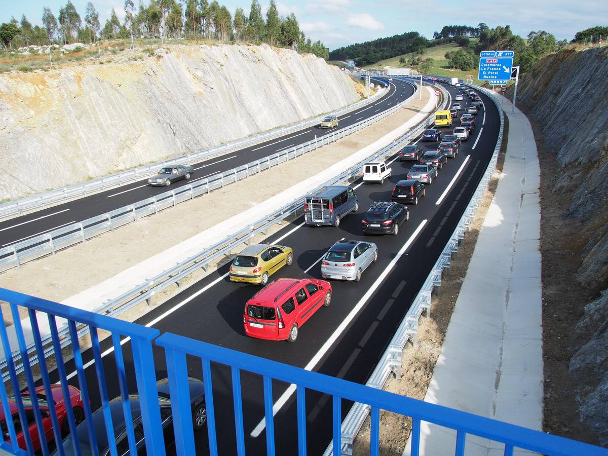 Colapso del tráfico en la Autovía del Cantábrico