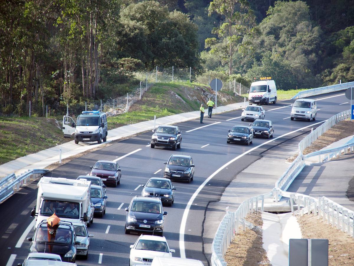 Colapso del tráfico en la Autovía del Cantábrico