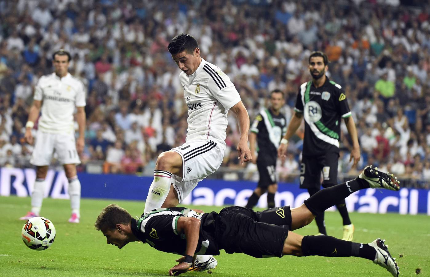 James, en una acción del partido.