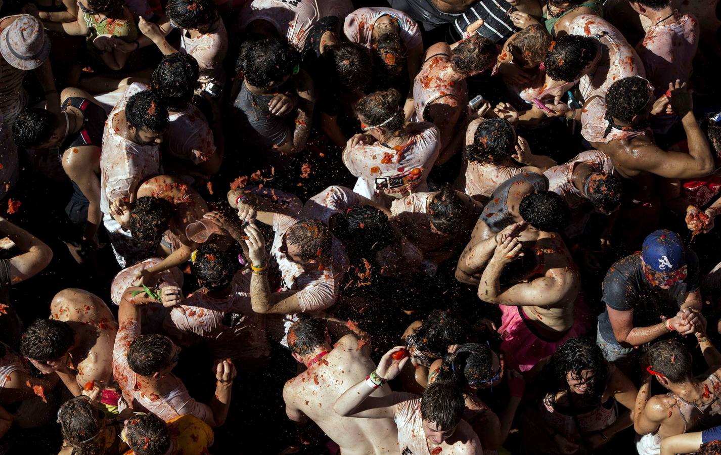 La Tomatina vuelve a teñir de rojo Buñol