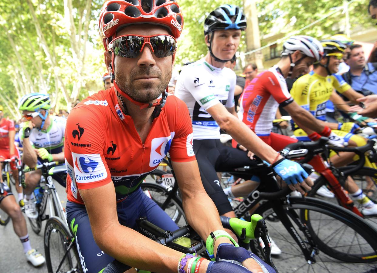 Alejandro Valverde, a la espera de la salida de la octava etapa.