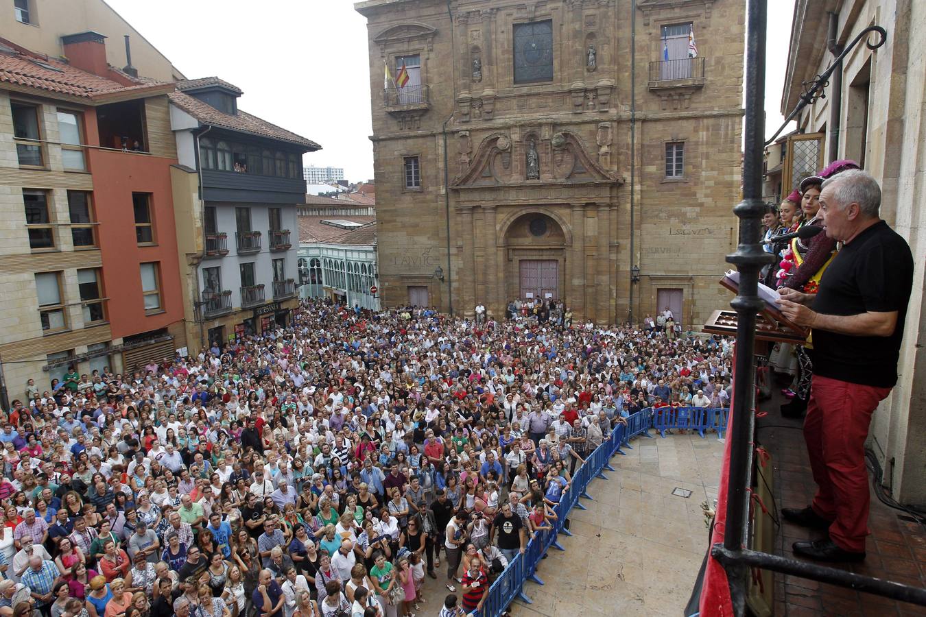 Víctor Manuel lee el pregón de las Fiestas de San Mateo