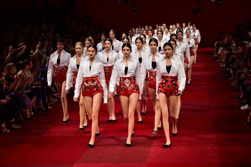 Vuelve a la pasarela la polémica de la delgadez extrema