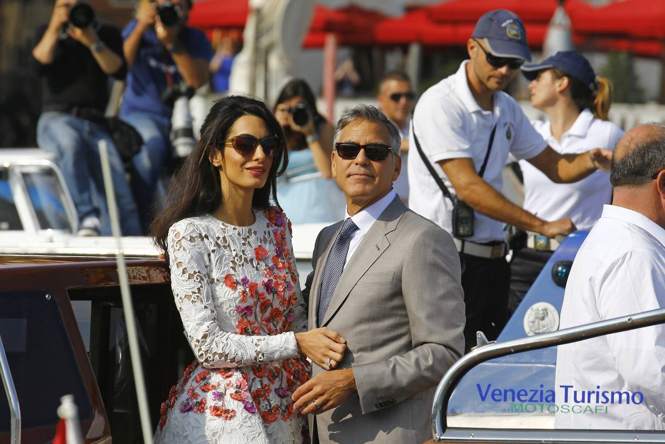 Clooney y Alamuddin almuerzan en familia tras su boda