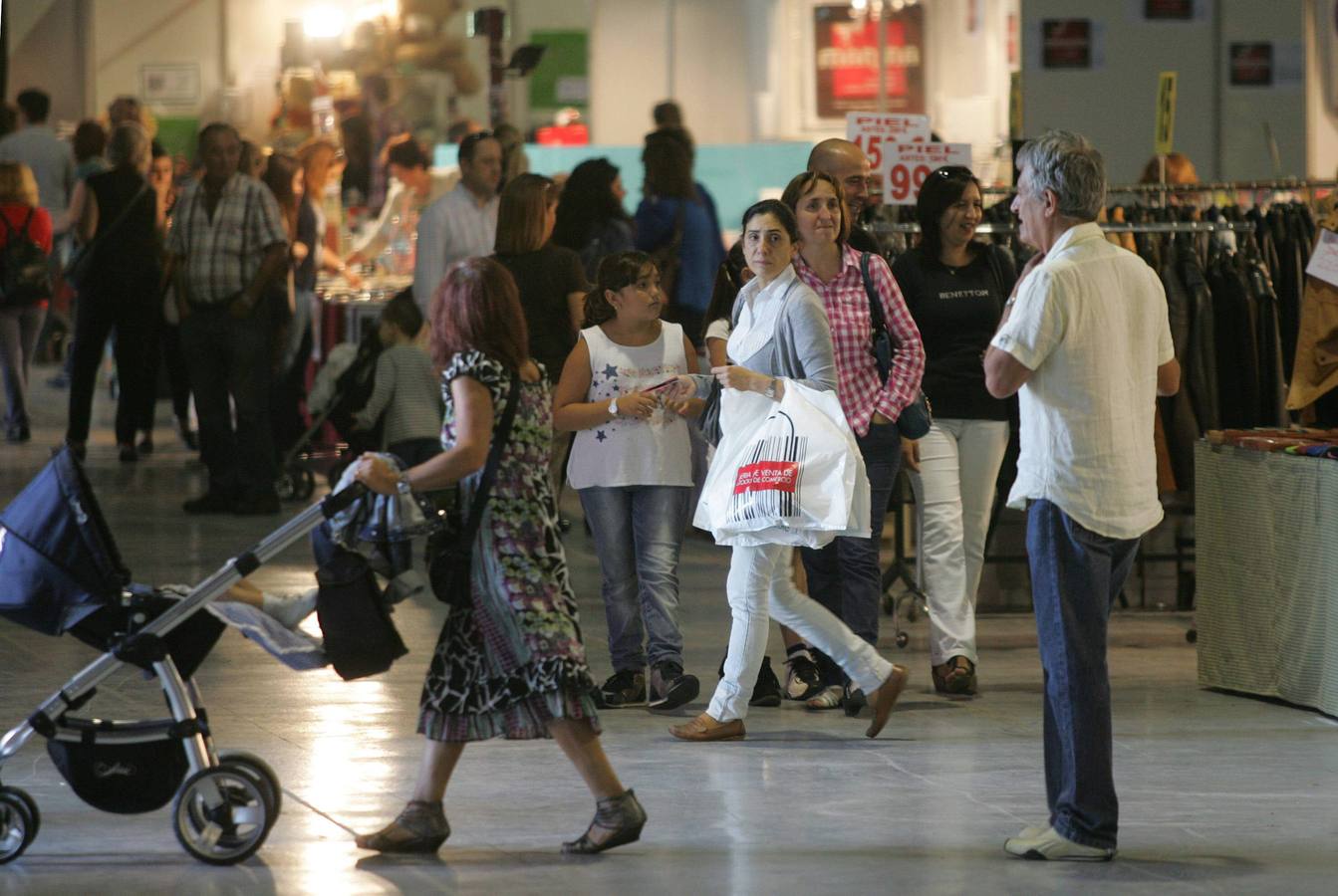 La feria del stock de Gijón, en imágenes