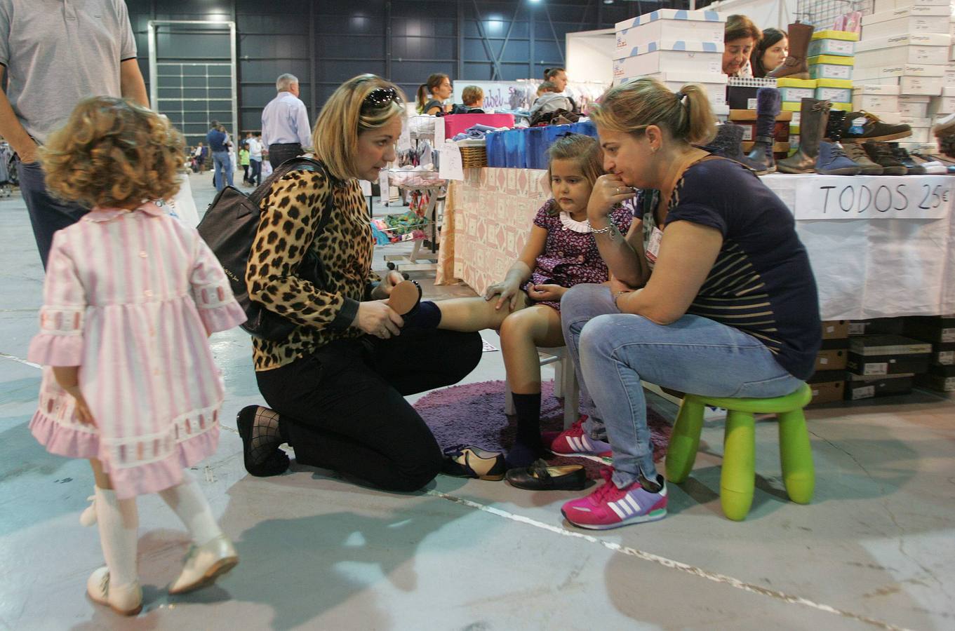 La feria del stock de Gijón, en imágenes